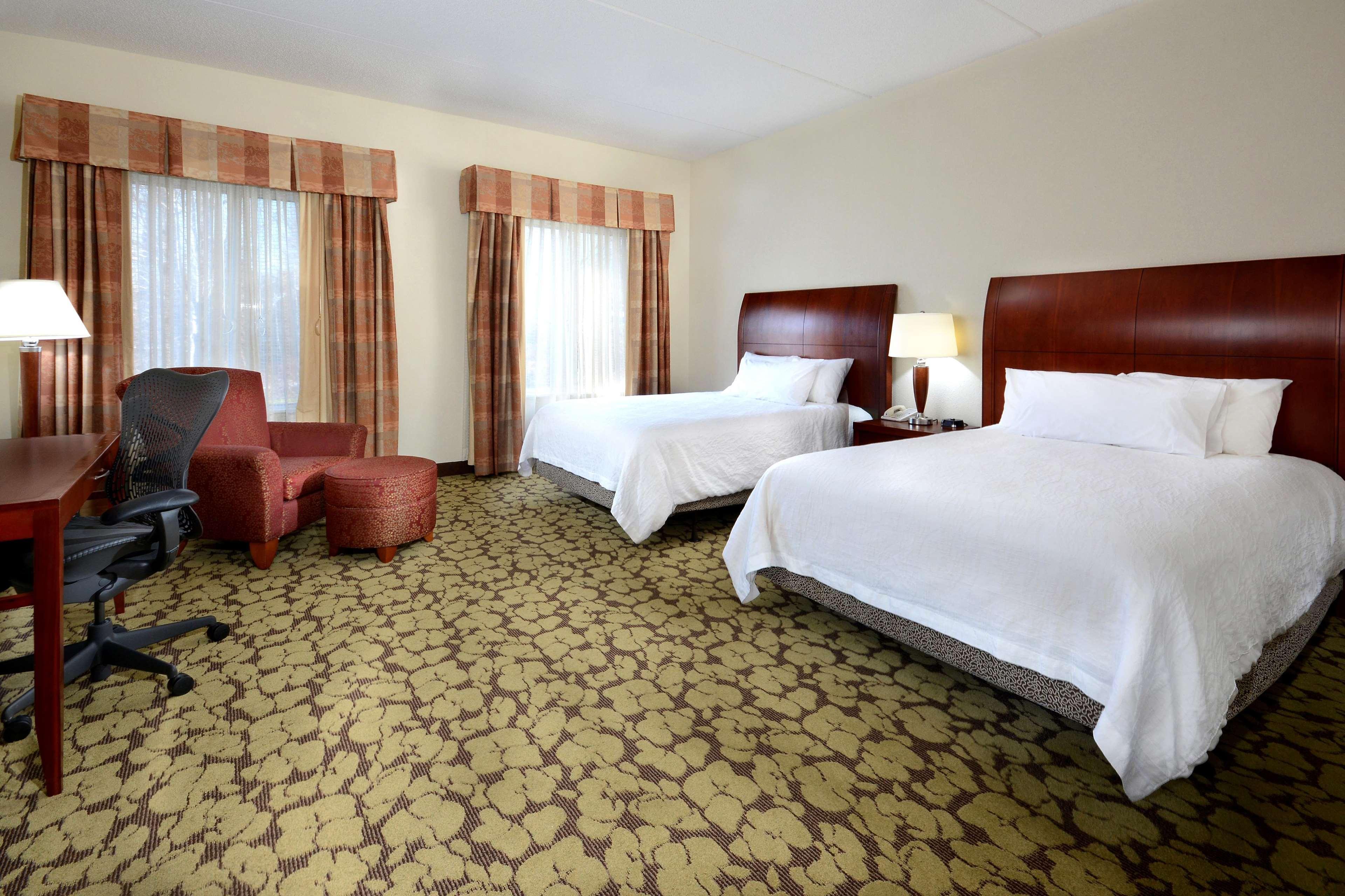 Hilton Garden Inn Greensboro Exterior photo