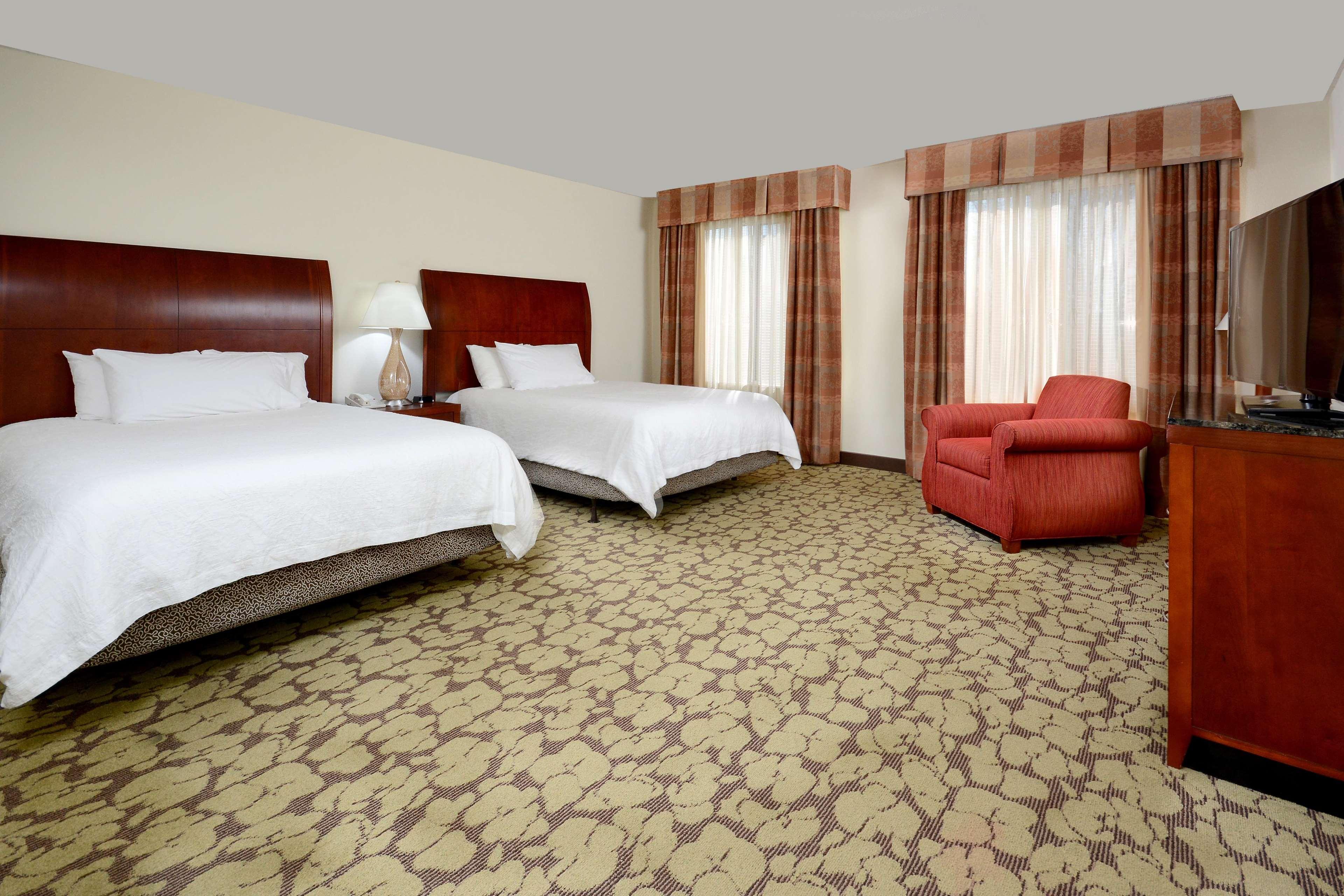 Hilton Garden Inn Greensboro Exterior photo