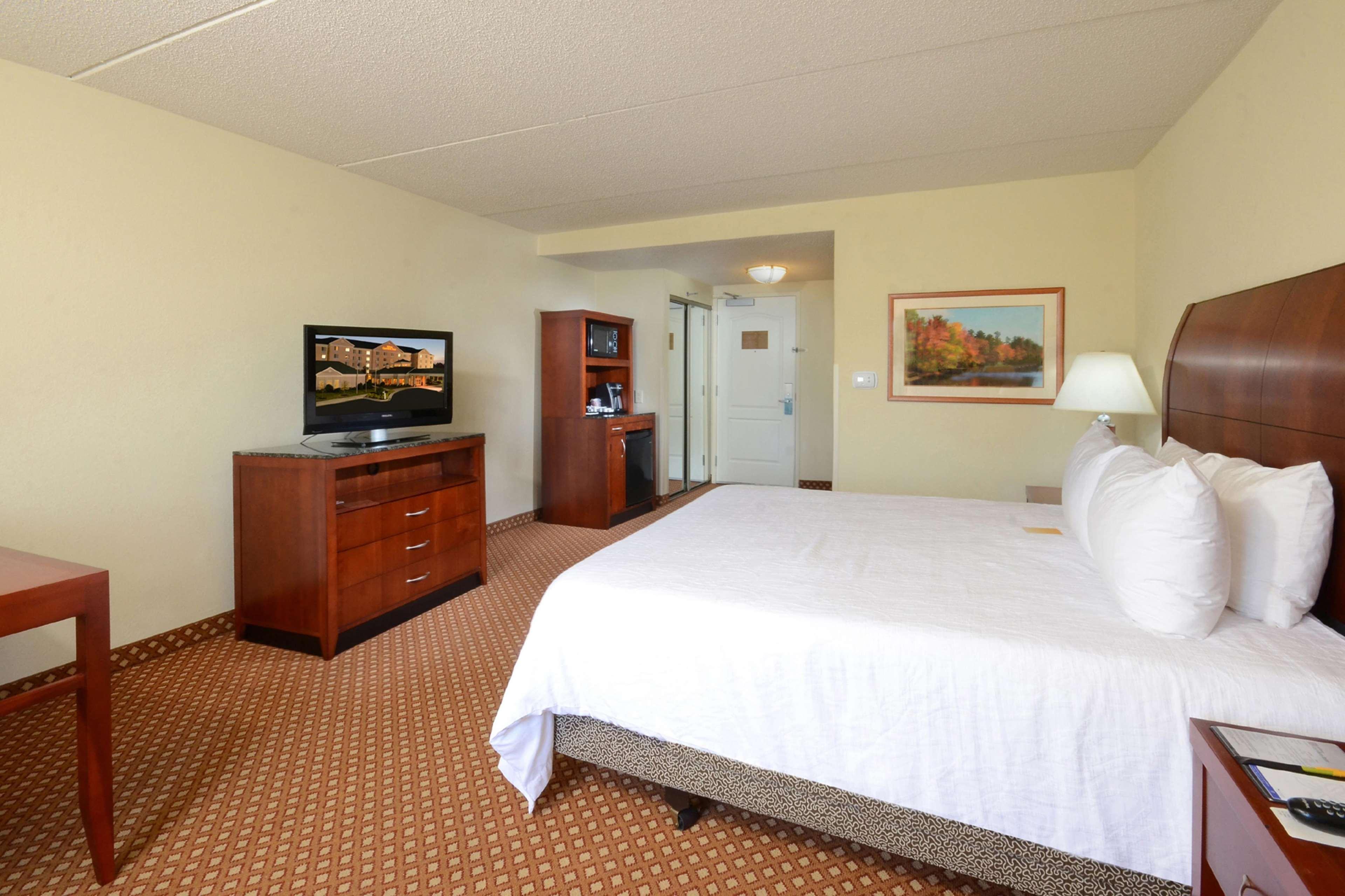 Hilton Garden Inn Greensboro Exterior photo