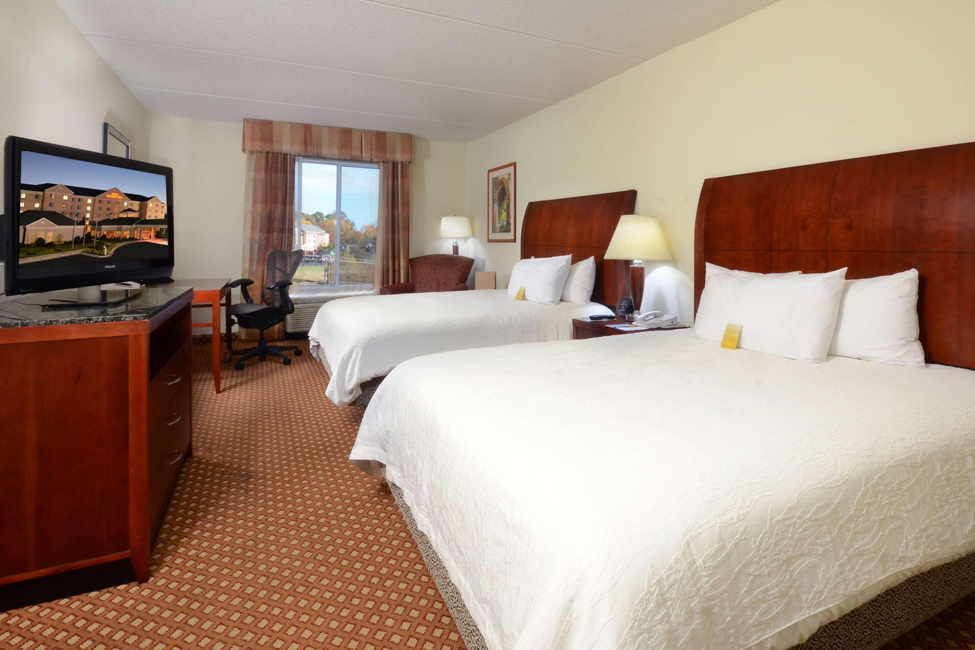 Hilton Garden Inn Greensboro Exterior photo
