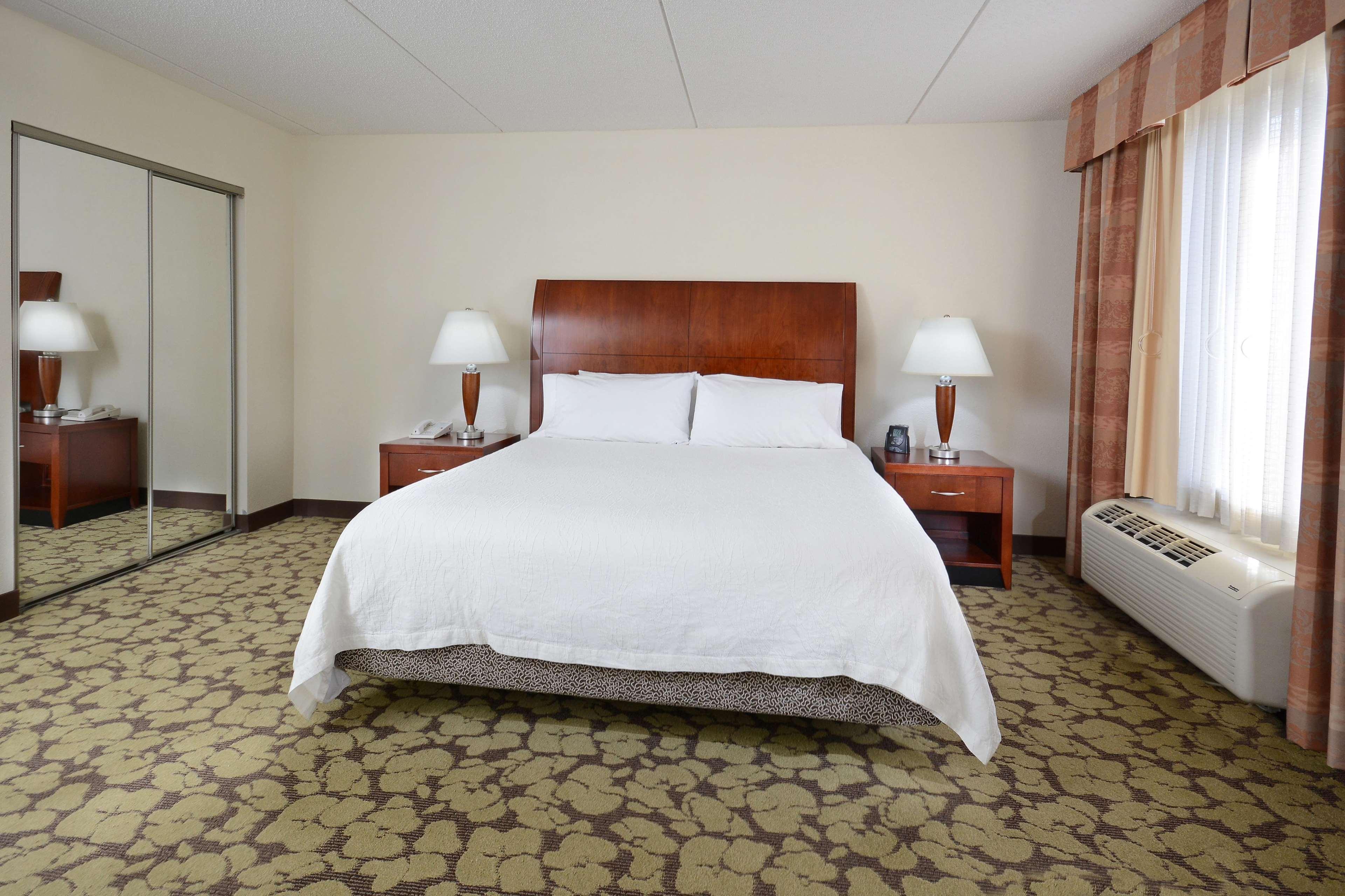 Hilton Garden Inn Greensboro Exterior photo