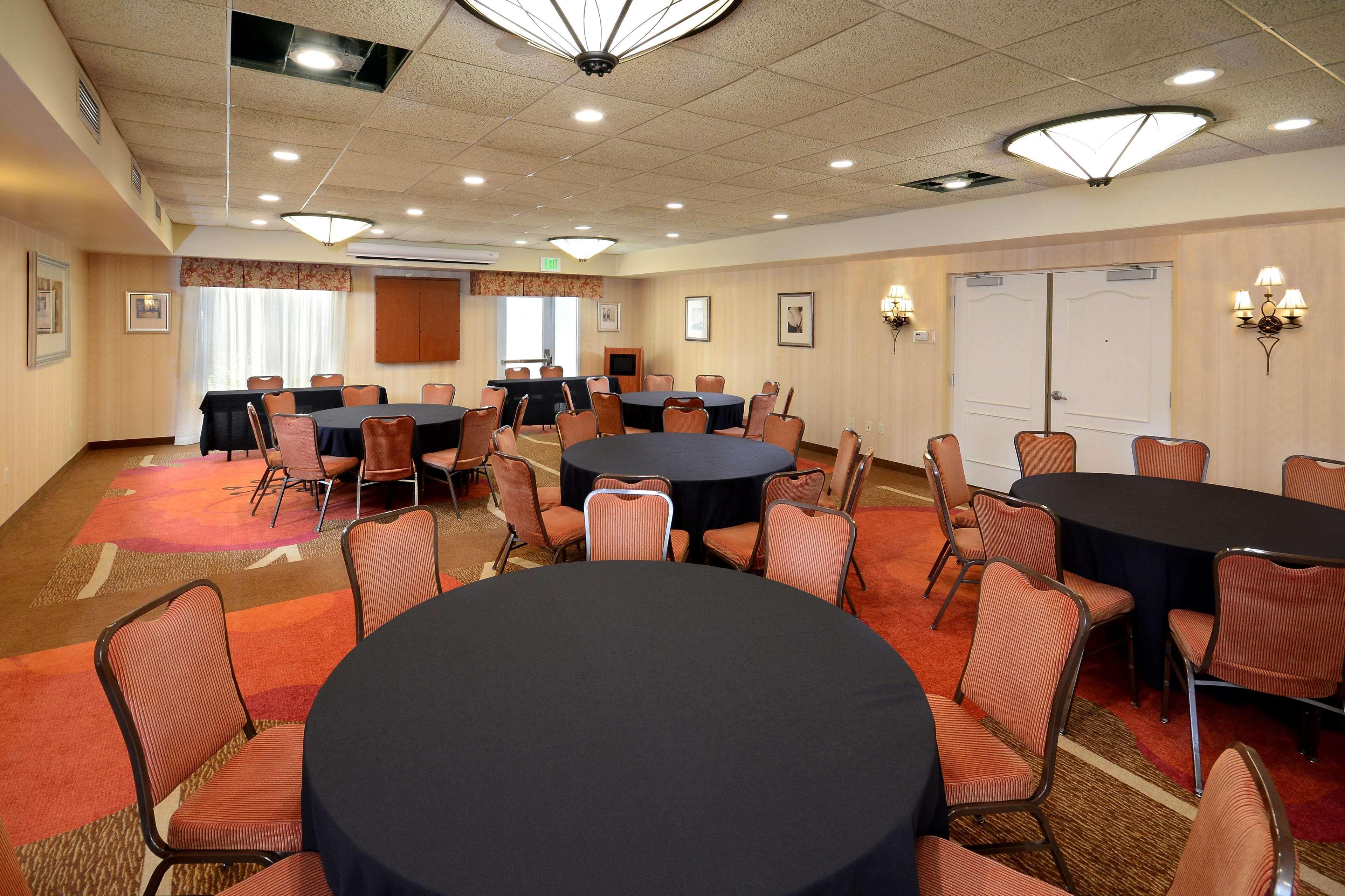 Hilton Garden Inn Greensboro Exterior photo