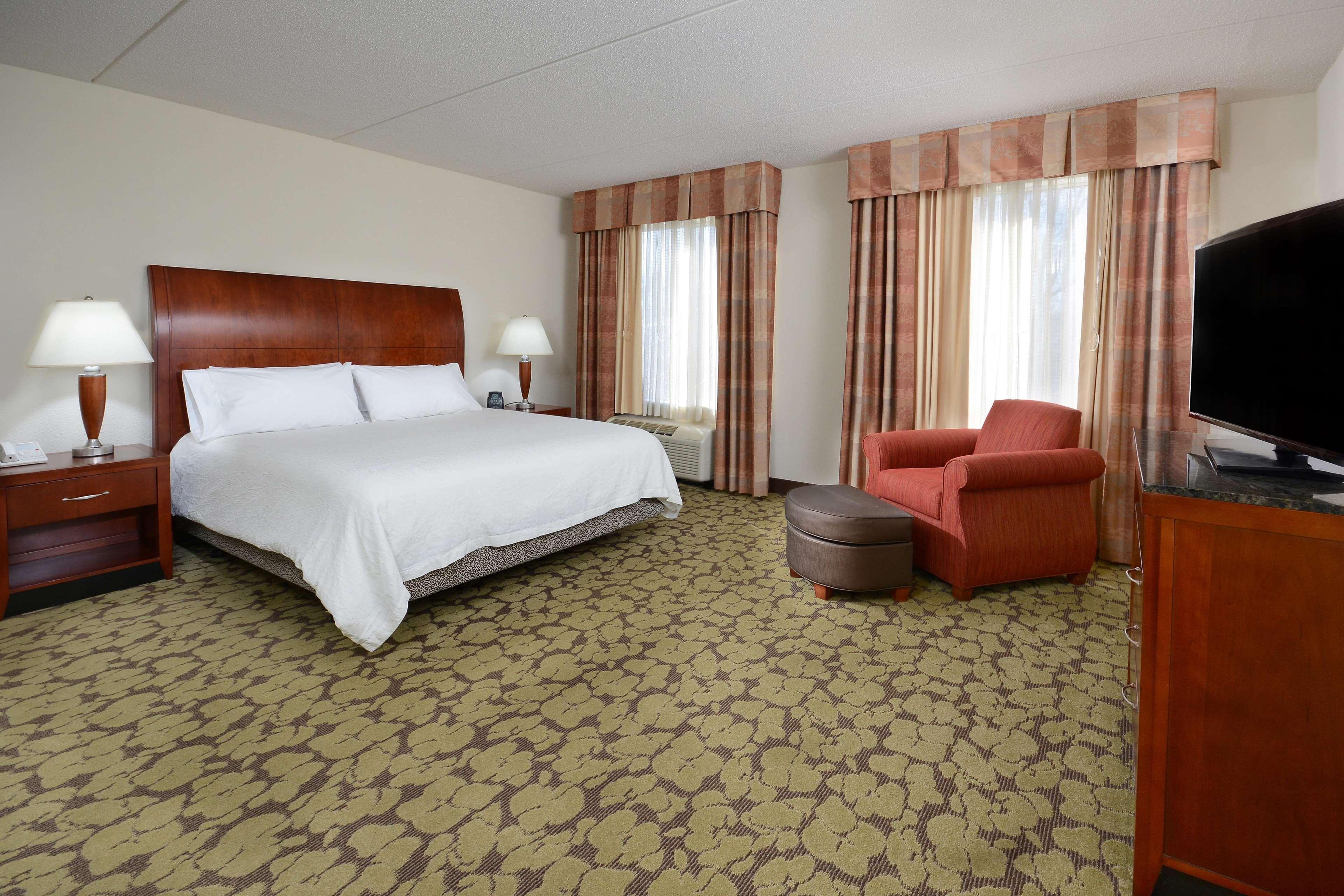 Hilton Garden Inn Greensboro Exterior photo