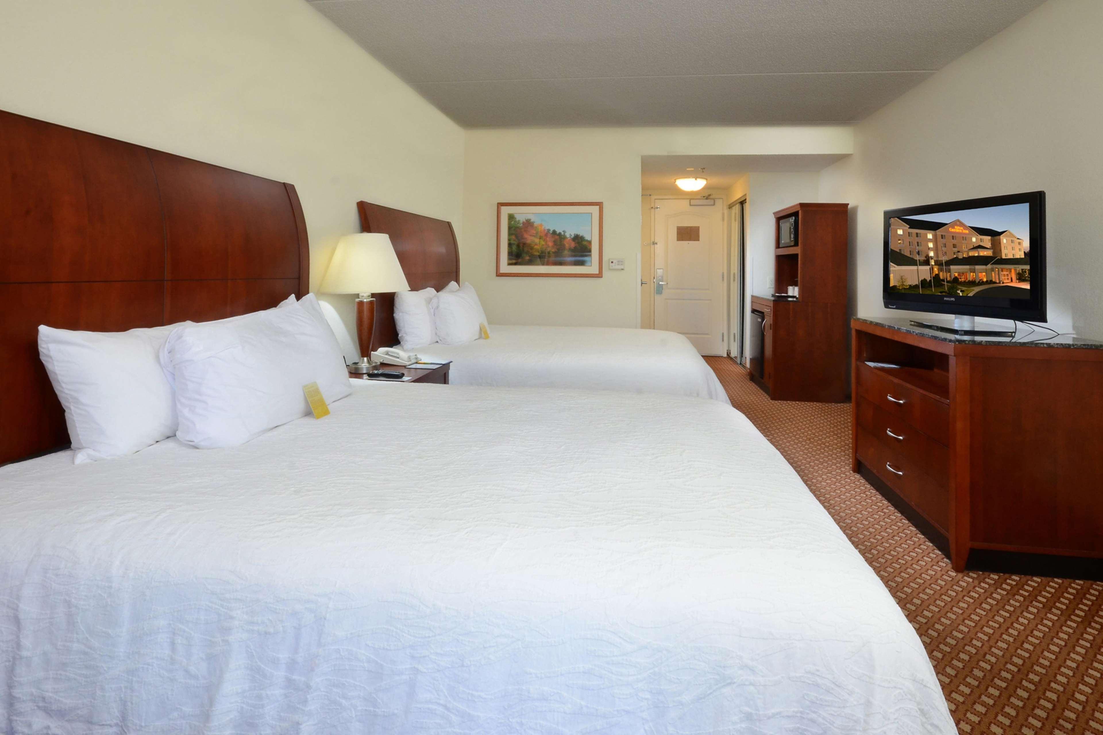 Hilton Garden Inn Greensboro Exterior photo