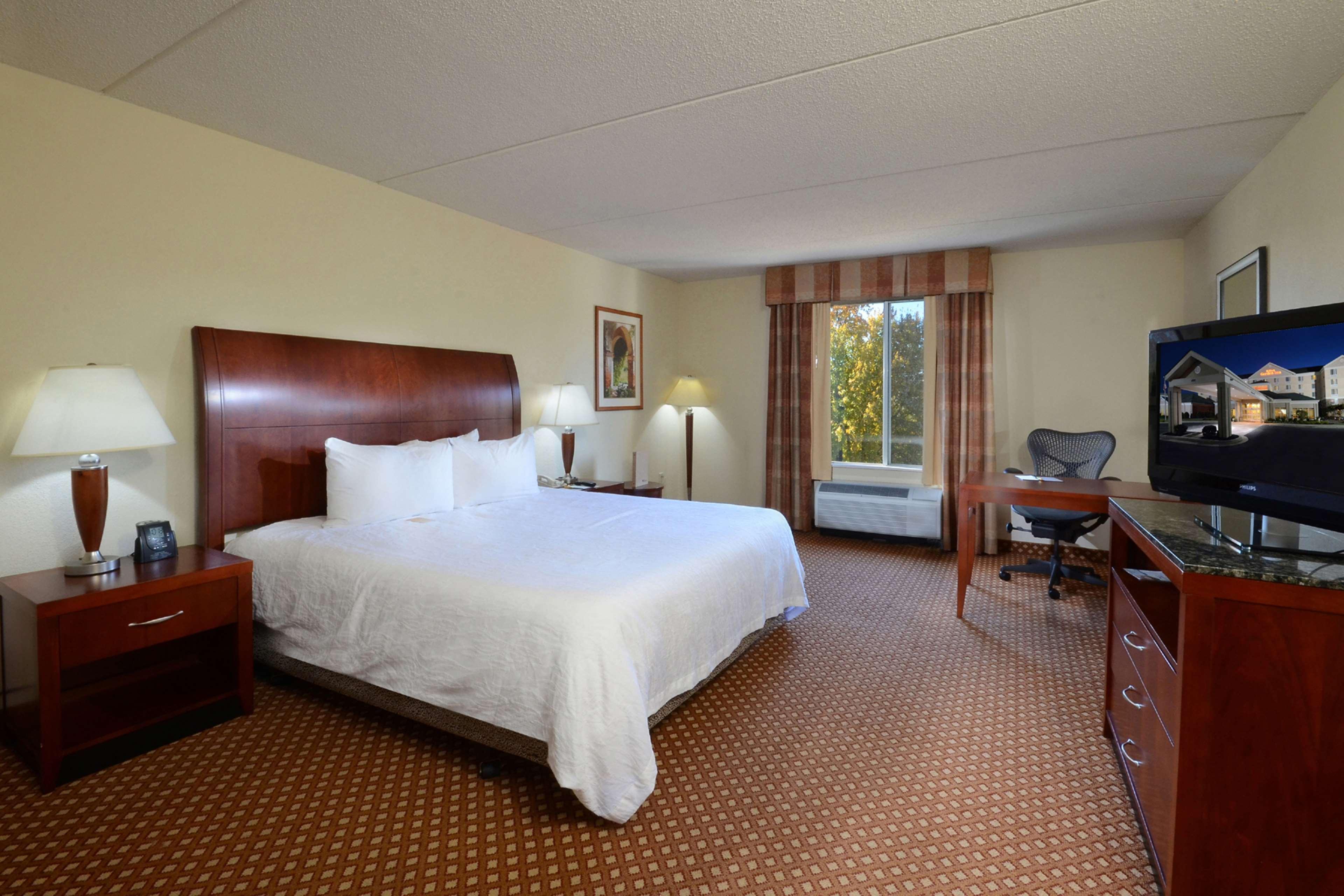 Hilton Garden Inn Greensboro Exterior photo
