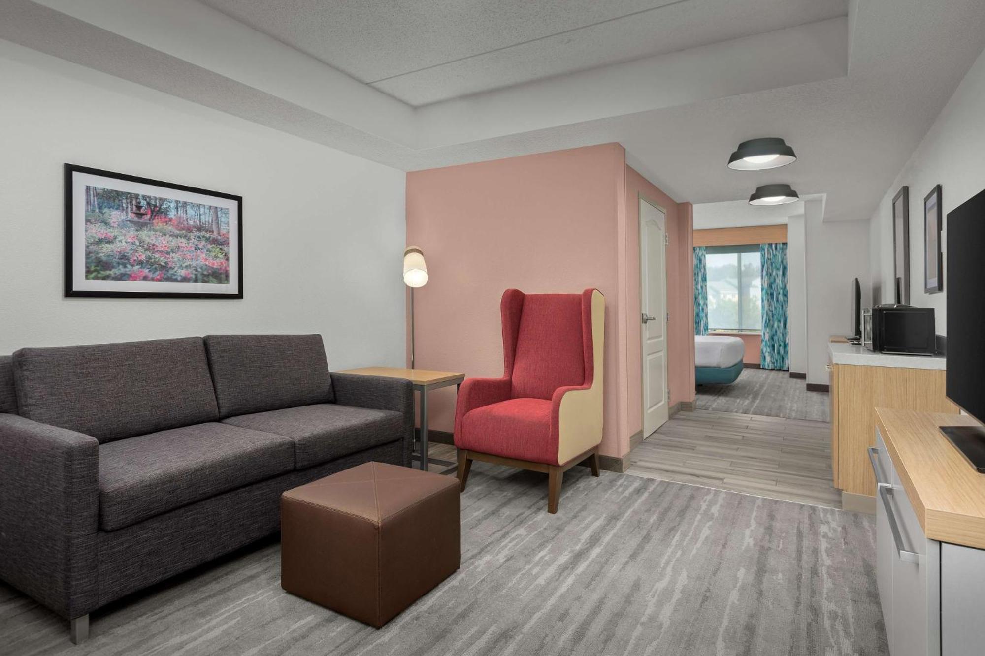 Hilton Garden Inn Greensboro Exterior photo