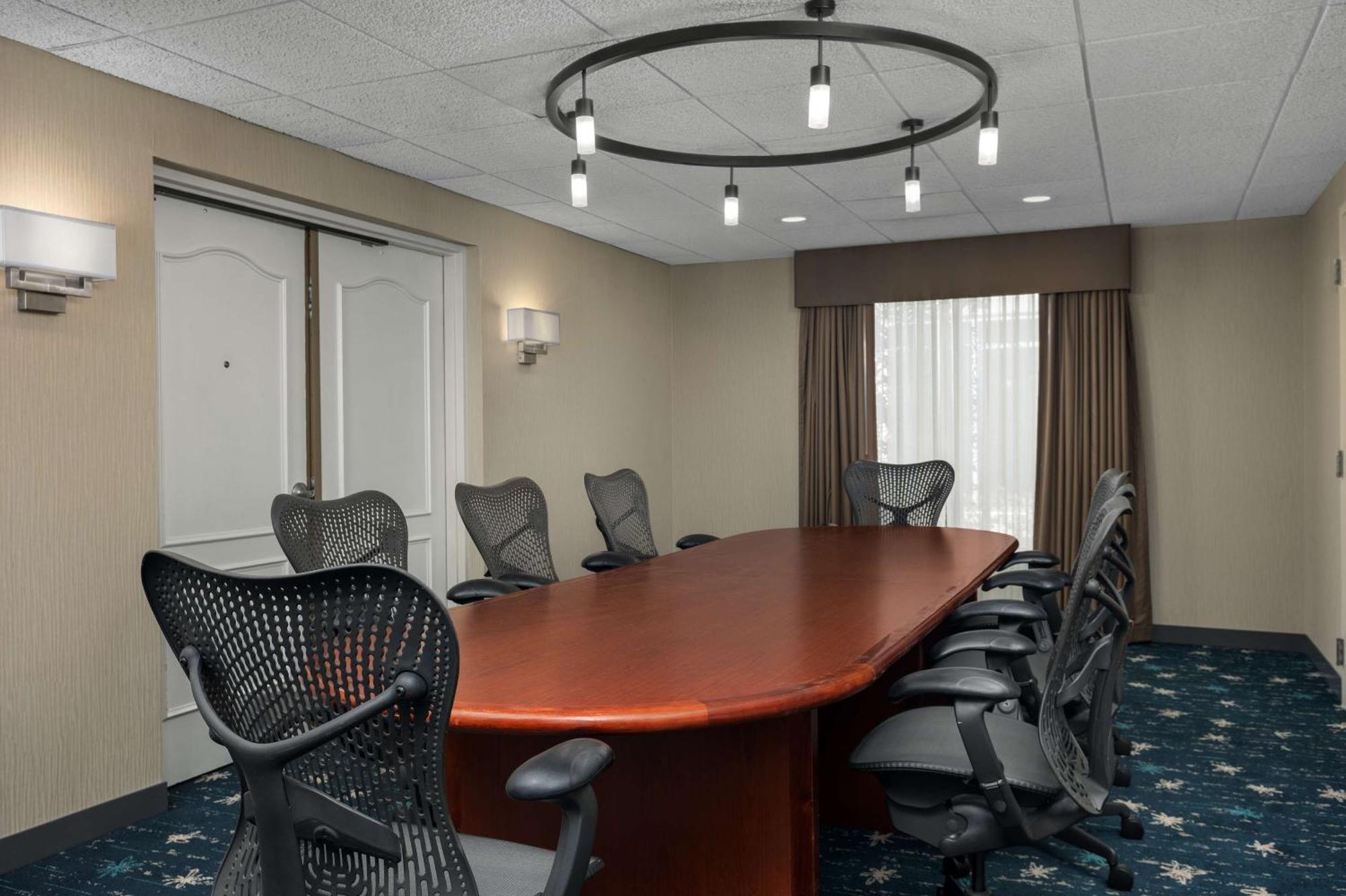 Hilton Garden Inn Greensboro Exterior photo