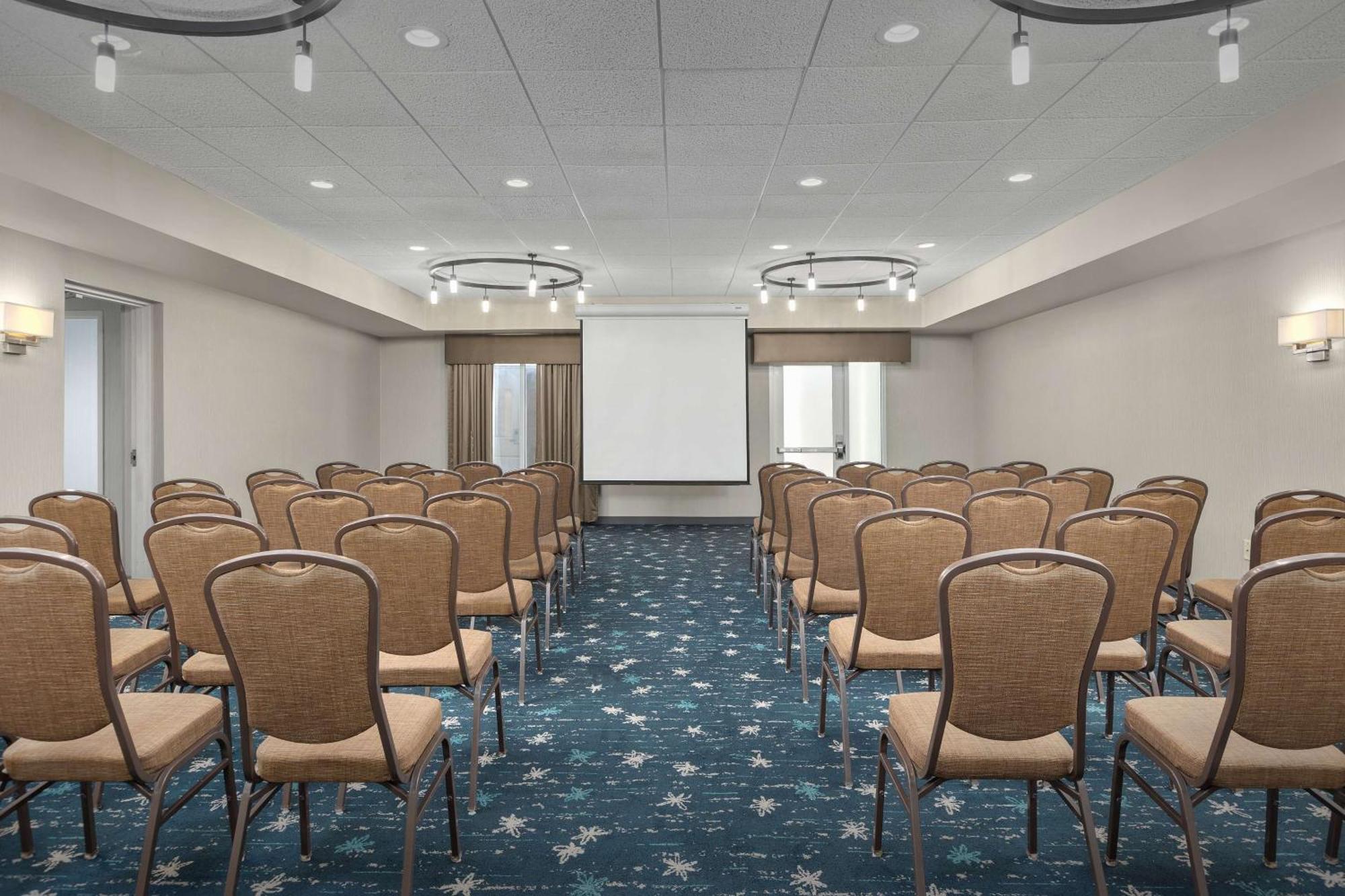 Hilton Garden Inn Greensboro Exterior photo