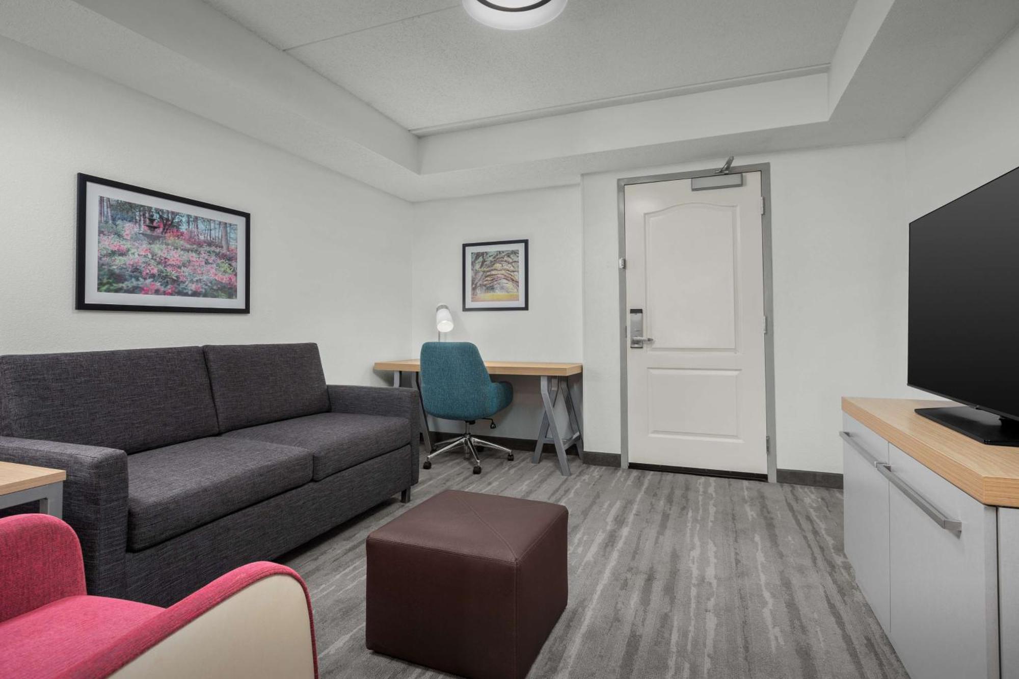 Hilton Garden Inn Greensboro Exterior photo