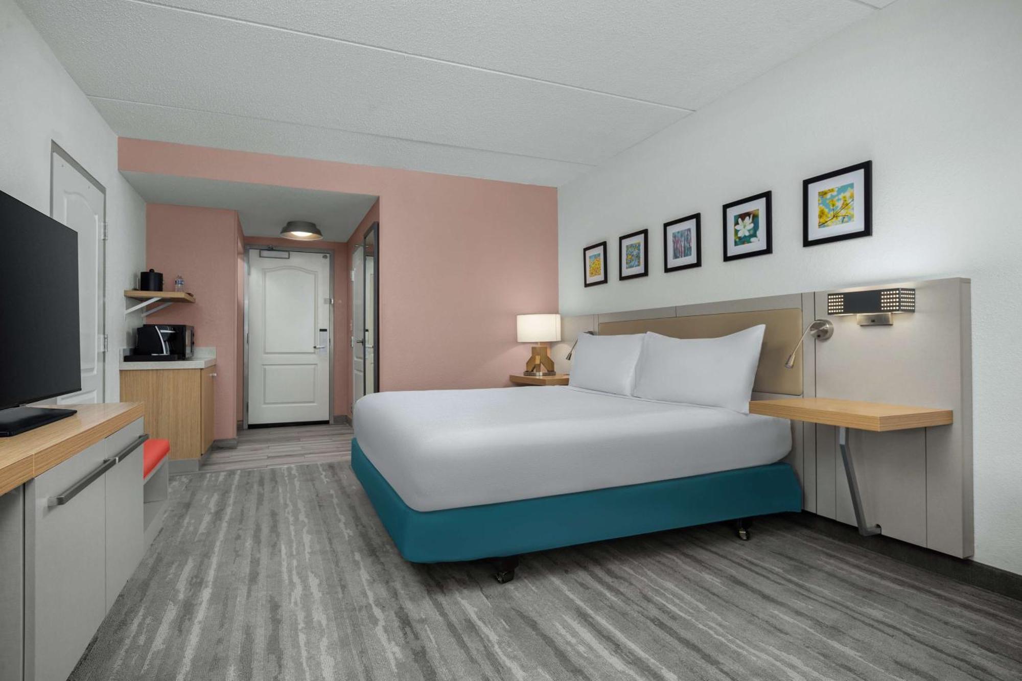 Hilton Garden Inn Greensboro Exterior photo