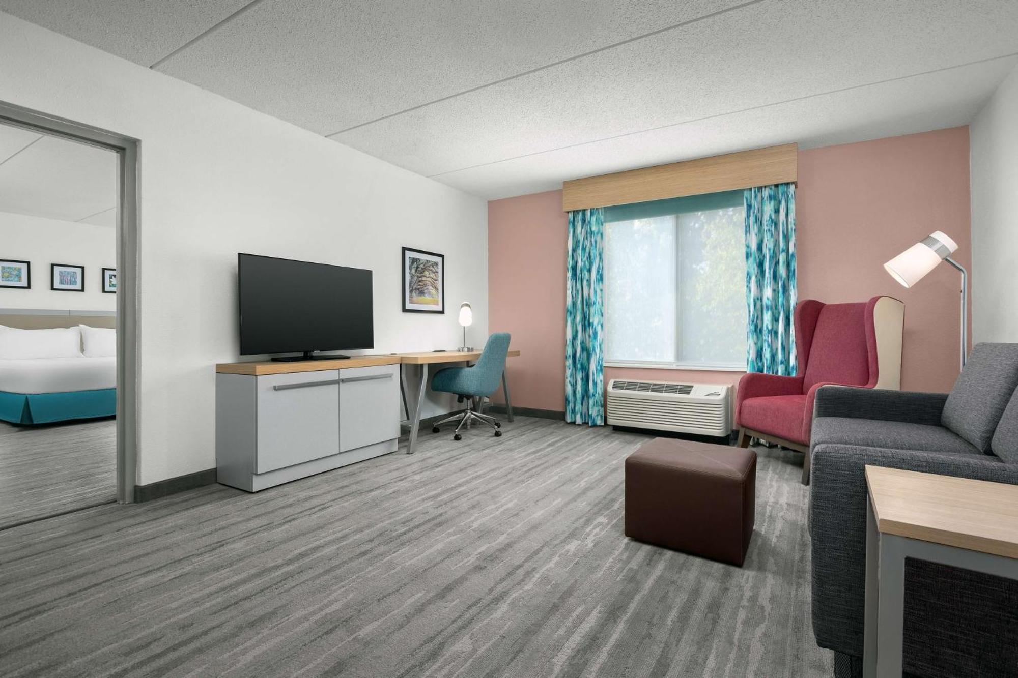 Hilton Garden Inn Greensboro Exterior photo