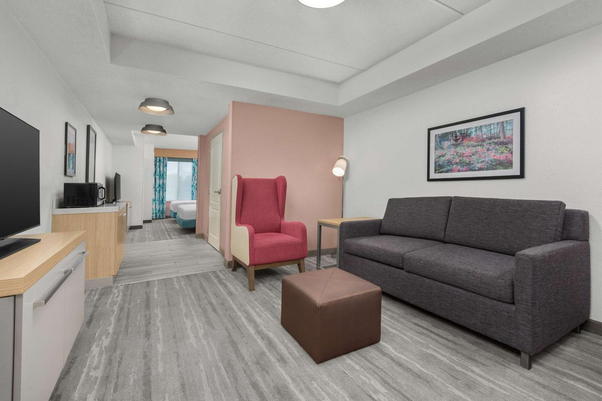 Hilton Garden Inn Greensboro Exterior photo
