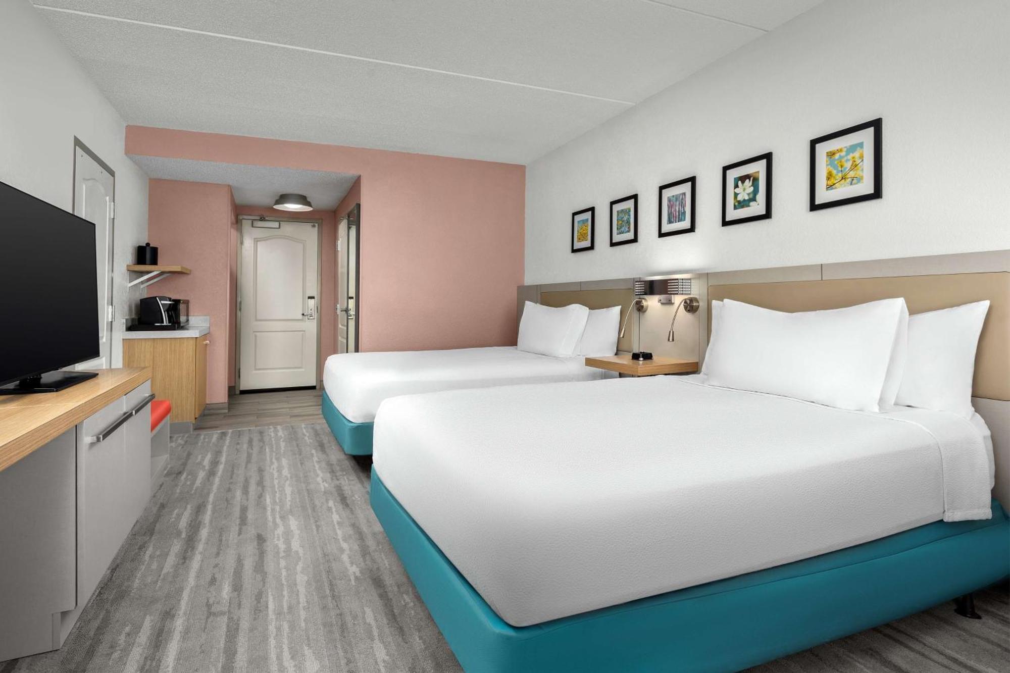 Hilton Garden Inn Greensboro Exterior photo