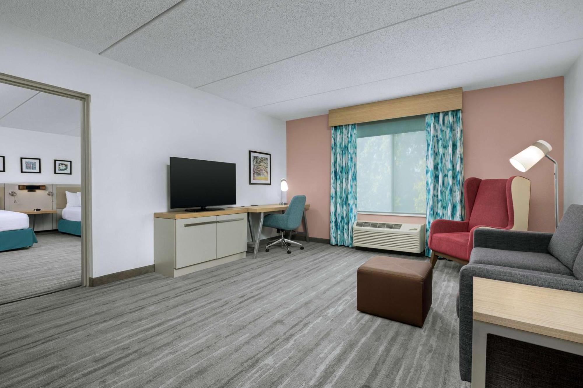 Hilton Garden Inn Greensboro Exterior photo