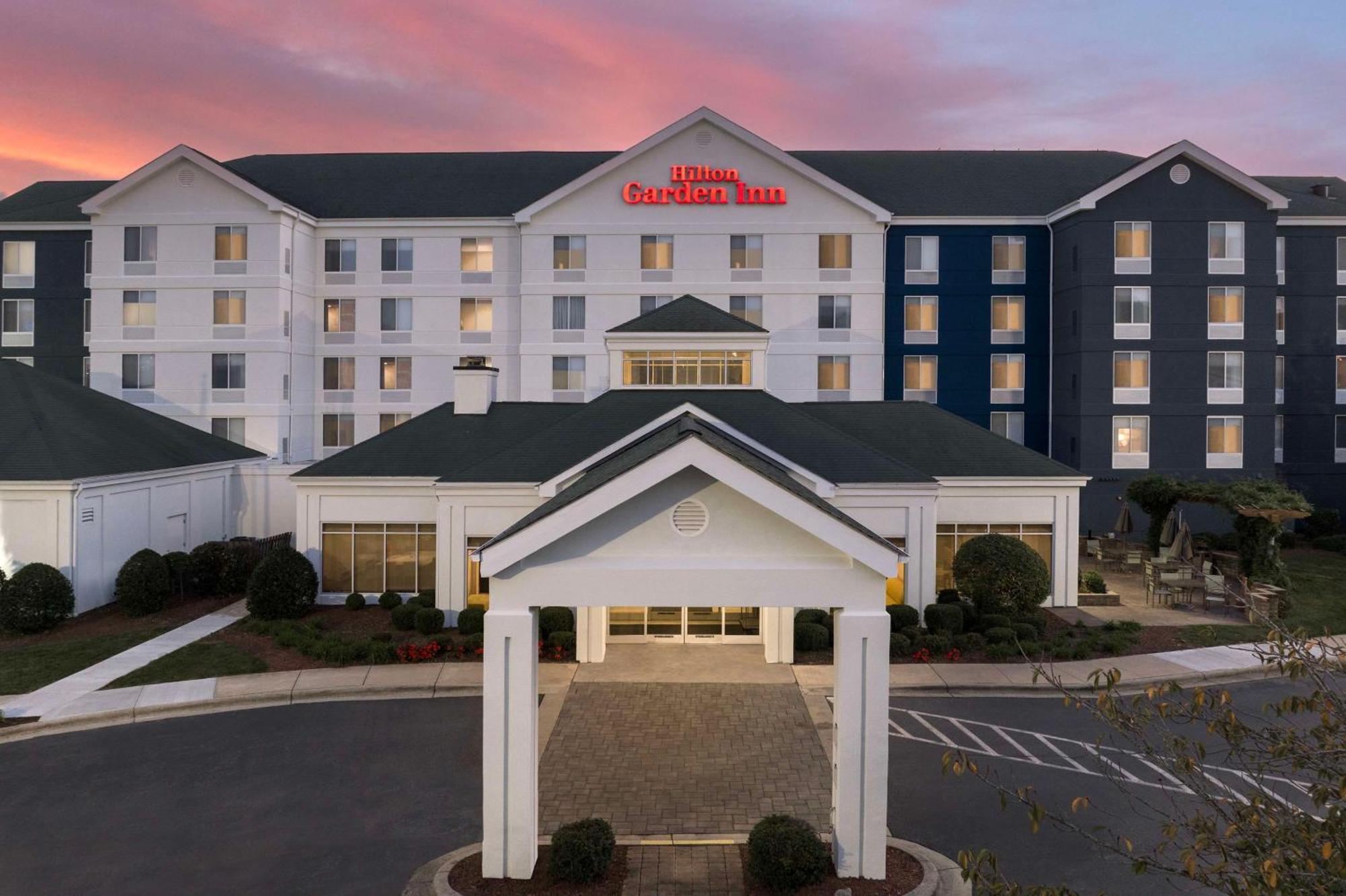 Hilton Garden Inn Greensboro Exterior photo