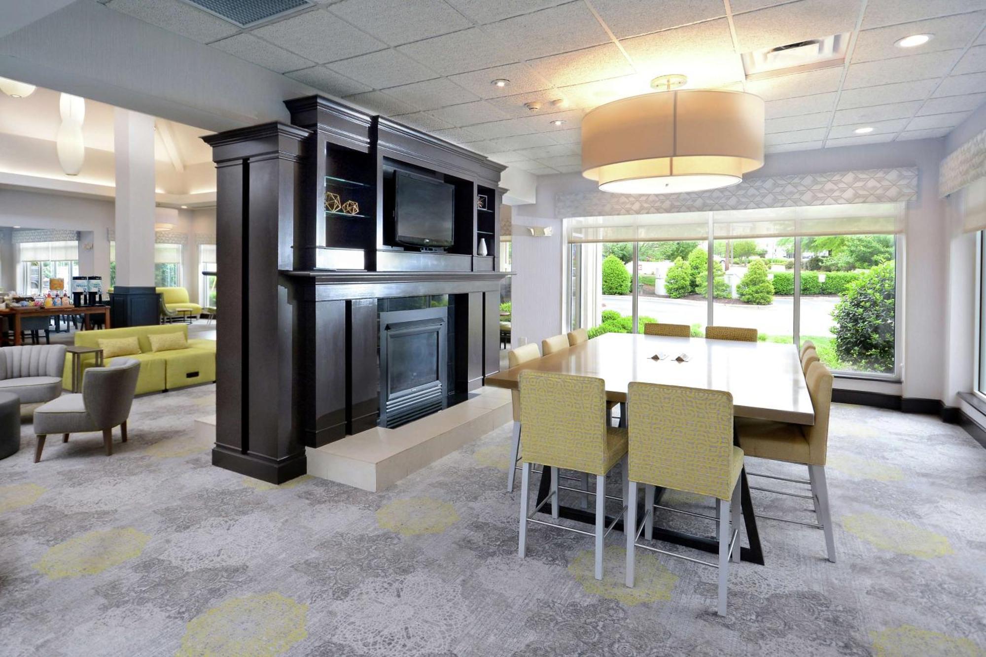 Hilton Garden Inn Greensboro Exterior photo