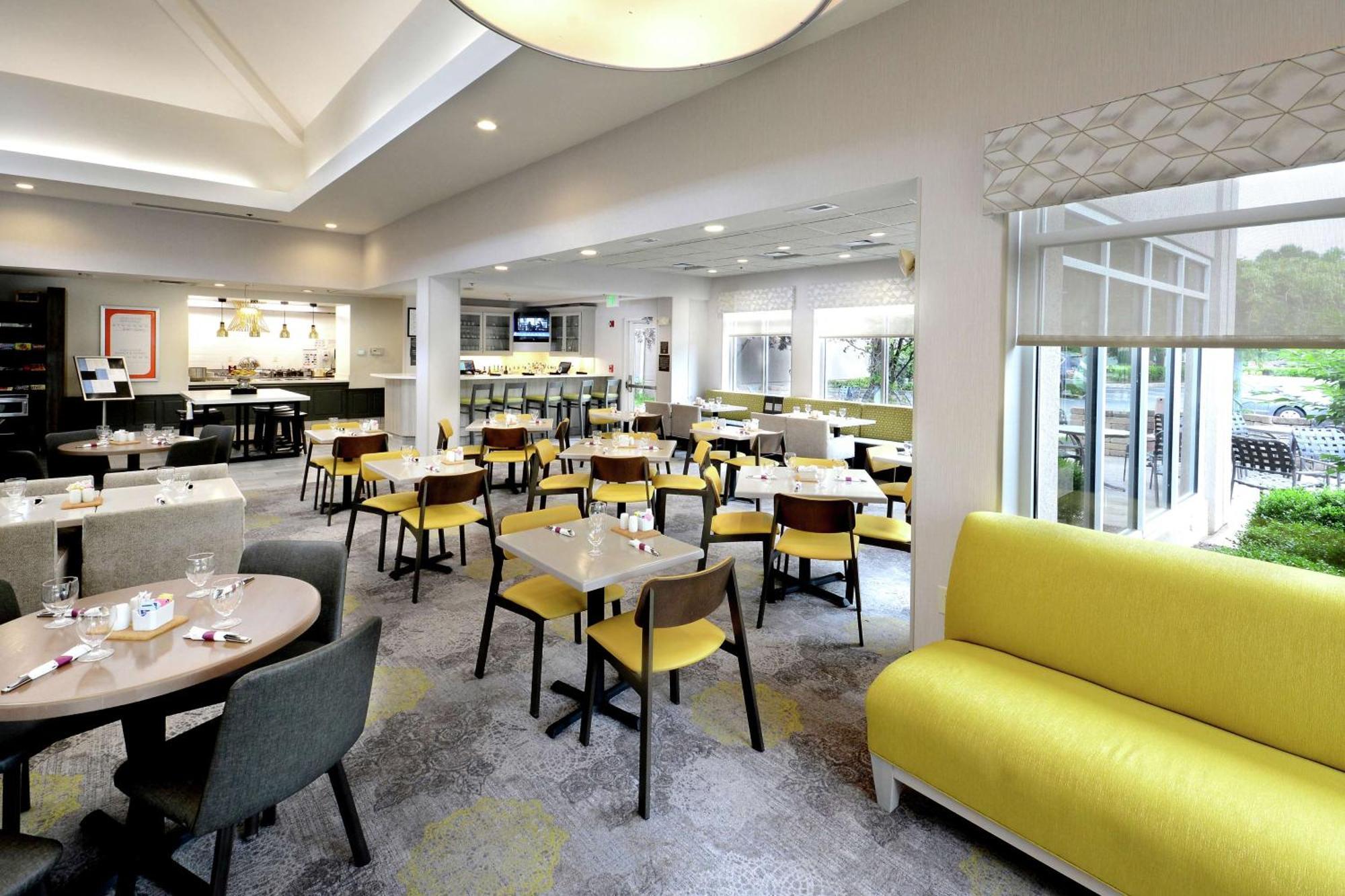 Hilton Garden Inn Greensboro Exterior photo